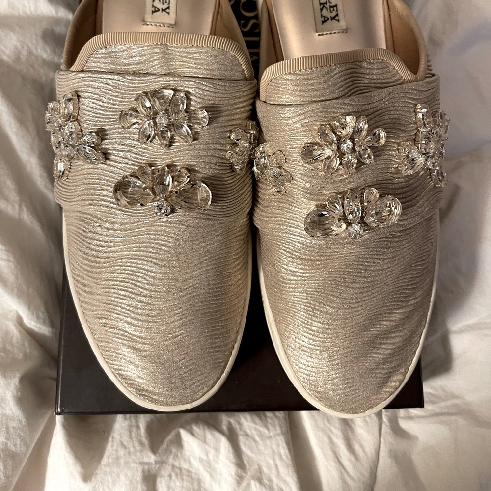 Badgley Mischka Size 9 Mules
